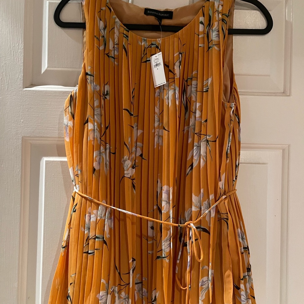 Yellow floral pleated top NWT